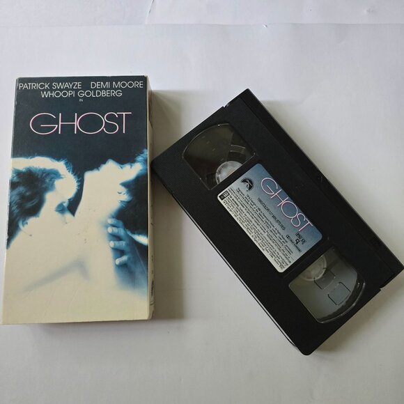 Ghost VHS Tape Starring Patrick Swayze Demi Moore Whoopi Goldberg Paramount 1990 - Picture 2 of 10